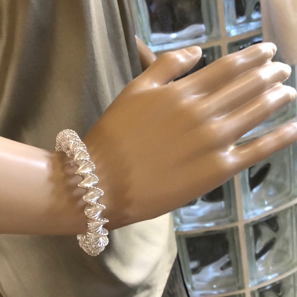 National Gallery of Art Silver Stretch Bracelet - Picture 1 of 4